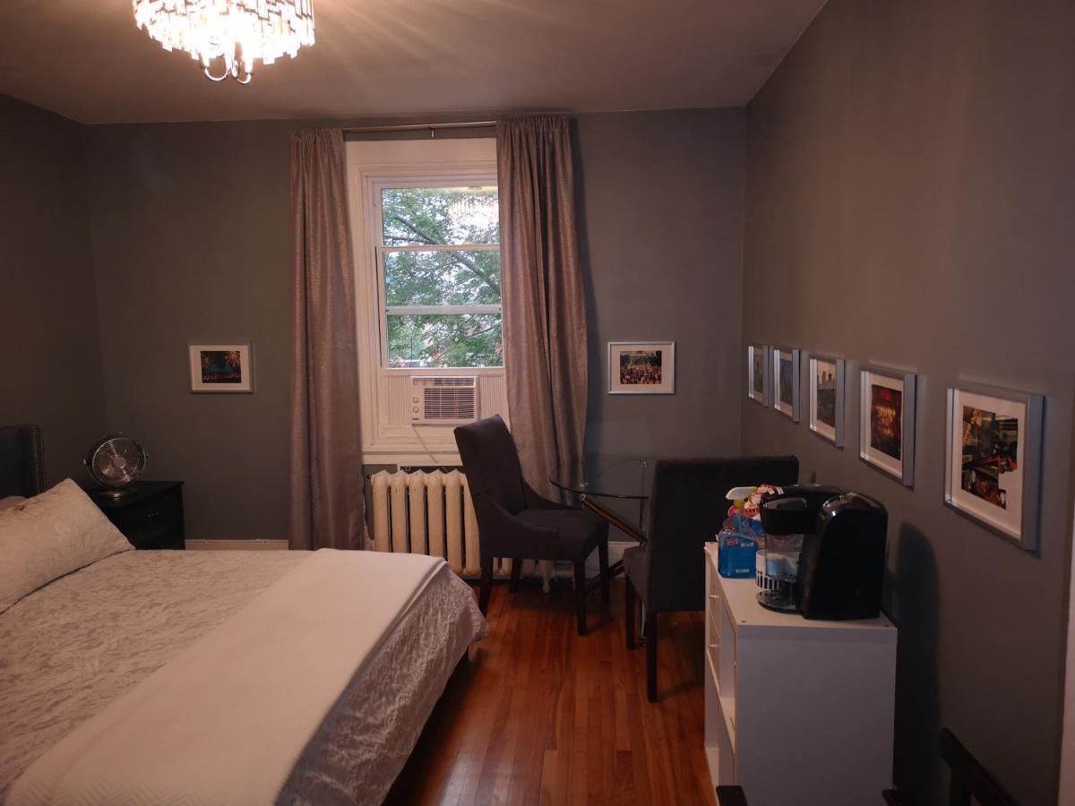 Room With King Bed In Shared 3 Bedroom Downtown Монреаль Экстерьер фото