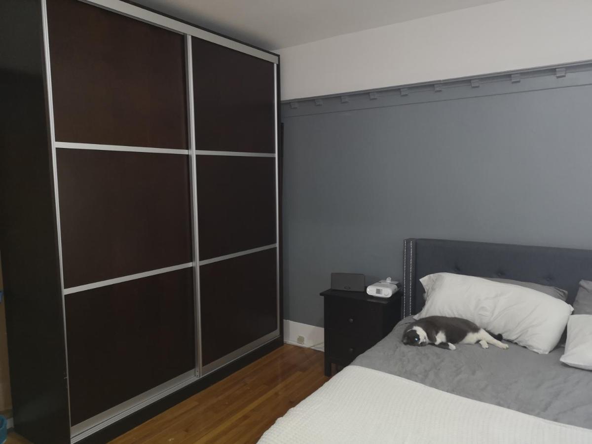 Room With King Bed In Shared 3 Bedroom Downtown Монреаль Экстерьер фото