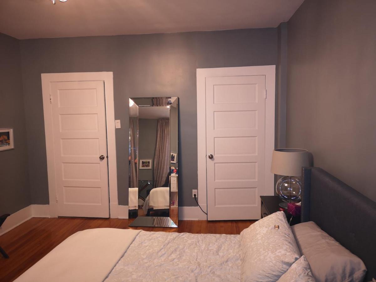 Room With King Bed In Shared 3 Bedroom Downtown Монреаль Экстерьер фото